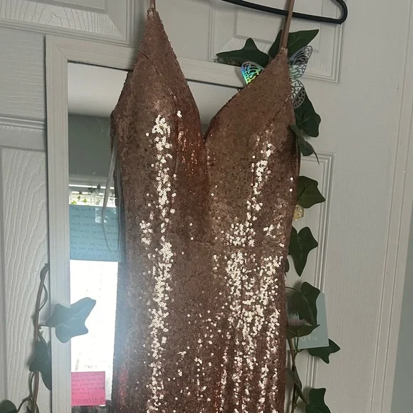 Gold dress - Picture 2 of 3